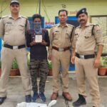 [[[[[[[[[[[ BIG BREAKING ]]]]]]]]]]]]]] 76 पव्वे अवैध देशी शराब के साथ तस्कर गिरफ्तार
