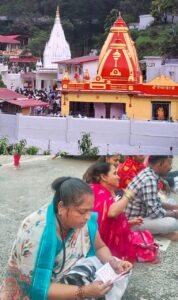 [[[[[[[[[[[ कैंची धाम विशेष ]]]]]]]]]]]]] श्री राम जय राम ………. जय जय राम……….. से गुंजायमान कैंची धाम