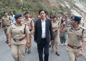 [[[[[[[[[[[ कैंची धाम विशेष ]]]]]]]]]]] कुमाऊं आयुक्त व पुलिस महानिरीक्षक ने लिया व्यवस्थाओं का जायजा