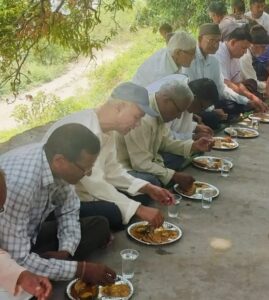 [[[[[[[[[[[[ BIG BREAKING]]]]]]]]]]] तल्ला बर्धो गांव में हवन पूर्णाहुति व महाआरती के बाद लगा भंडारा